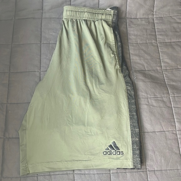 Adidas Shorts size M - Picture 5 of 5